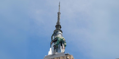 Dragon on the Empire State building 